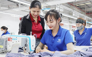 9 tháng của năm 2026, thu nhập bình quân tháng của lao động nam luôn cao hơn lao động nữ