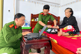 Chuyển đổi số ở Cà Mau: Khi tiện ích số đến tận cơ sở