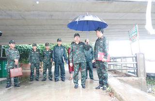 Mưa lớn tại Đà Nẵng, quân đội bố trí lực lượng, phương tiện ứng trực các khu vực xung yếu