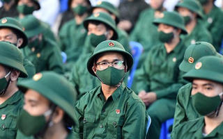 Đủ 18 tuổi, đang học lớp 10 tại trung tâm GDNN-GDTX có được tạm hoãn gọi nhập ngũ?