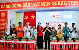 'Gian hàng 0 đồng' mừng lễ Sen Đolta của đồng bào Khmer