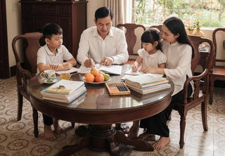 Dạy con theo nếp xưa, nhìn từ gia đình ngày nay
