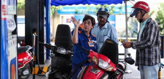 Giá dầu diesel giảm gần 600 đồng/lít, xăng tiếp tục tăng