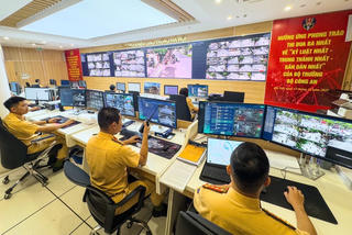 Dẹp nạn quảng cáo, rao vặt trái phép tại Hà Nội: Chuyển từ bóc, xóa sang truy tìm, xử lý người vi phạm Dẹp nạn quảng cáo, rao vặt trái phép tại Hà Nội: Chuyển từ bóc, xóa sang truy tìm, xử lý người vi phạm