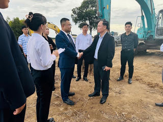 Bí thư Tỉnh ủy Gia Lai thăm công trường tổ hợp chăn nuôi heo và thức ăn chăn nuôi