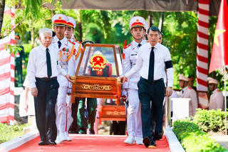 Trang nghiêm, xúc động đưa các Anh hùng liệt sĩ về an nghỉ tại Nghĩa trang Liệt sĩ TP Hồ Chí Minh