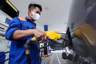 Giá xăng giảm hơn 1.200 đồng/lít từ 15h hôm nay