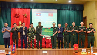 TP Huế hỗ trợ người dân huyện Kà Lừm (Lào) khắc phục hậu quả mưa lũ