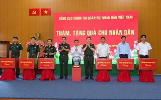 Lan tỏa nghĩa tình quân - dân, tri ân truyền thống Cơ quan Chính trị Quân khu 8