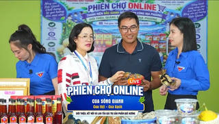 Bí thư phường ở Quảng Trị lên sóng livestream, nông sản địa phương hút khách