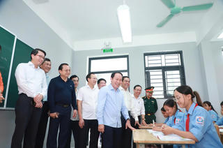 Phó Thủ tướng Lê Tiến Châu kiểm tra 2 trường nội trú liên cấp tại Nghệ An, yêu cầu tăng tốc các dự án