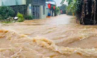 Nước sông Buông dâng cao, người dân Phước Tân (Đồng Nai) khổ vì ngập