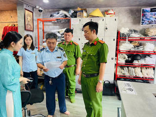 Cần Thơ: Vận động các cơ sở cam kết không kinh doanh hàng cấm, hàng giả 