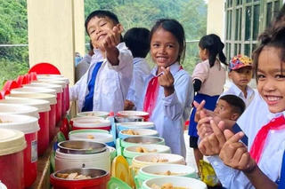 Đề xuất bổ sung hỗ trợ ăn trưa cho học sinh Tiểu học và THCS vùng đồng bào dân tộc thiểu số và miền núi