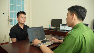 Công an TP HCM bắt nghi phạm dùng dao cướp tiệm vàng sau 40 phút truy xét