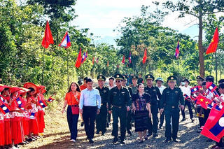 Ấm tình hữu nghị Việt Nam - Lào nơi biên giới Quảng Trị