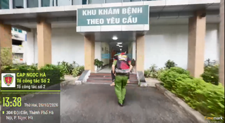 Công an phường Ngọc Hà kịp thời đưa người bị tai nạn giao thông đi cấp cứu 