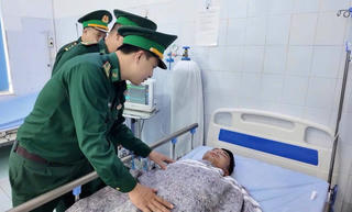 Hải Phòng cứu nạn kịp thời 4 thuyền viên rơi xuống biển gần đảo Dấu