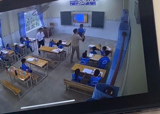 Thầy giáo nước ngoài tát, túm cổ học sinh lớp 2: Trường Việt – Hoa tạm ngưng liên kết dạy tiếng Anh