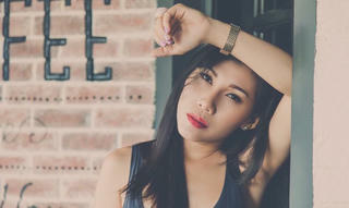 'Thánh nữ Bolero dance' Ivy Trần bị nổ túi ngực trên máy bay