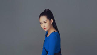 Lê Âu Ngân Anh khoe hình thể trên trang chủ Miss Intercontinental