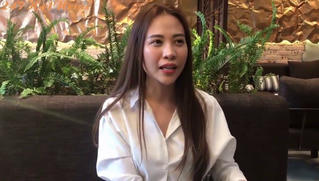 Đàm Thu Trang nhắc khéo các cô gái định nhắn tin cho ông xã Quốc Cường