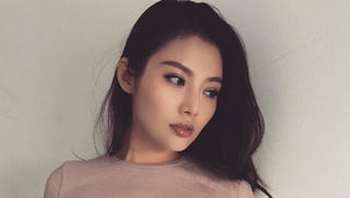 Mỹ nhân nổi tiếng được bạn trai cầu hôn bằng chiếc nhẫn trong nồi lẩu