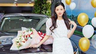 Midu hạnh phúc khoe mới tậu xế hộp tiền tỷ