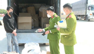 Ninh Bình: Thu giữ 25.000 khẩu trang và 10.000 găng tay y tế không có nguồn gốc xuất xứ