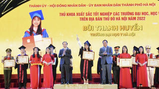 Thu hút, phát triển nguồn nhân lực chất lượng cao của Thủ đô: Chế độ tốt mới đủ “giữ chân” người tài
