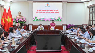Hoàn thiện quy định về phân cấp, phân quyền giữa trung ương và chính quyền địa phương