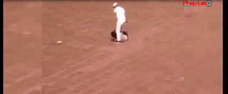 Tạm đình chỉ bảo vệ trường cấp 3 đánh người ngay sân trường 