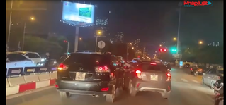 Hai xế hộp rượt đuổi, chèn ép nhau như 'phim hành động' ngay trên phố