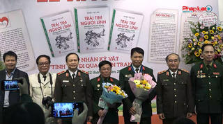 Ra mắt câu lạc bộ 'Trái tim người lính' và tiếp nhận kỷ vật thời chiến