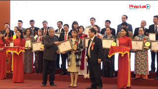 Chương trình gala truyền thông và biểu dương “Rạng rỡ Việt Nam 2020“