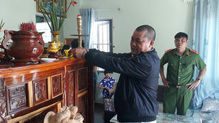  Giả dạng thầy cúng “giải vong” để lừa đảo chiếm đoạt tài sản