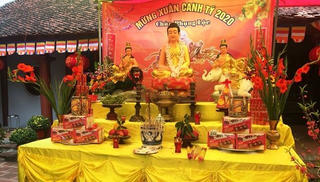 Đầu Xuân, bàn về lời khấn 'Nam Mô A Di Đà Phật'?