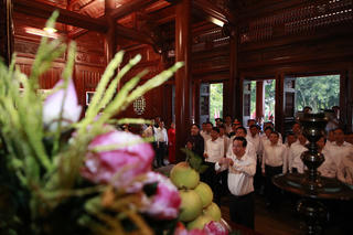 Chủ tịch nước Võ Văn Thưởng dâng hương tưởng niệm Chủ tịch Hồ Chí Minh nhân dịp kỷ niệm 65 năm ngày Bác Hồ lên thăm Lào Cai