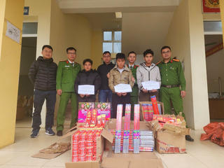 Lai Châu: Bắt 3 đối tượng buôn bán, vận chuyển hơn 1 tạ pháo 