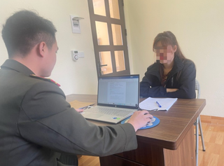 Phạt hành chính cô gái xúc phạm CSGT trên Facebook