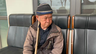 Bắt giữ cụ ông 82 tuổi vì trồng hơn 750 cây thuốc phiện trong vườn nhà 