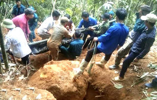 Đi đào dúi trong rừng vầu một người bị đá đè tử vong 