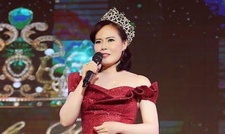 Cô bé nghèo vươn thành doanh nhân, giành Quán quân Người mẫu Quý bà