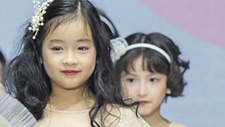 Á hậu Huyền My cùng 70 người mẫu 'nhí' tham gia W-FASHION SHOW 2020