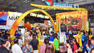 “Cùng vững bước, cùng đi lên”