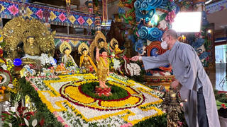 Bảo tháp Mandala Tây Thiên lắng đọng trong lễ mừng Phật đản sinh