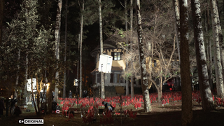 Rợn người trước bối cảnh hoang vắng, âm u của Trại Hoa Đỏ