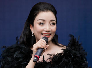 Ca sĩ Phạm Thu Hà thả hồn trong “Live studio session”