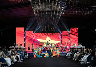 Thời trang và quảng bá văn hóa