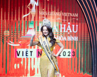 Đoàn Thị Thu Hằng đăng quang "Mrs Grand Vietnam - Hoa hậu Quý bà Hoà bình Việt Nam 2023"